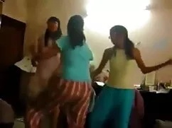समलैंगिक किशोर एक बस में अजीब हो जाते सेक्सी फिल्म फुल एचडी फिल्म हैं।