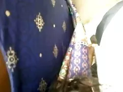 एक बड़े बट के साथ युवा फूहड़ हिंदी में फुल सेक्सी मूवी बिस्तर में एकल हस्तमैथुन करता है