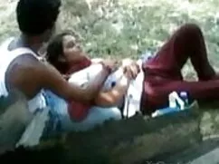 गोरा बिस्तर पर उसकी बिल्ली में एक dildo गहरी लेता हिंदी सेक्सी फिल्म फुल है