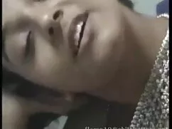 शहर सेक्सी फुल मूवी वीडियो में पोशाक के माध्यम से देखने में फूहड़