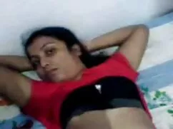 गोरा एक आदमी को हिंदी में फुल सेक्सी मूवी एक blowjob देता है