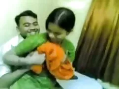 युगल हिंदी में सेक्सी फुल मूवी चुदाई के लिए घर आते हैं