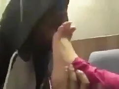 उसके फुल हिंदी सेक्सी मूवी चेहरे को उसकी गांड से ढँक दो