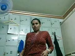 माँ अपने पति सेक्सी हिंदी एचडी फुल मूवी और अपने सौतेले बेटे की सवारी करती है