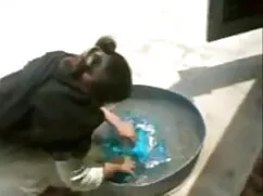 प्राकृतिक स्तन के साथ फूहड़ उसे नम योनी को कैमरे में दिखाता है हिंदी मूवी फुल सेक्स